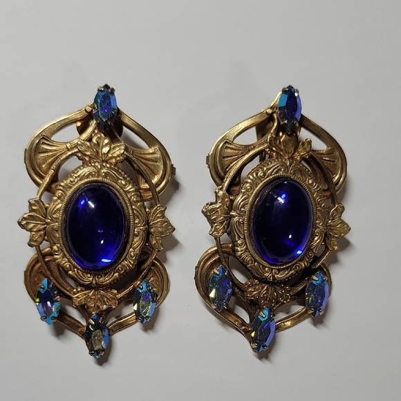 Jewelry - Gold-Tone Vintage Style Earrings with Deep Blue Cabochons